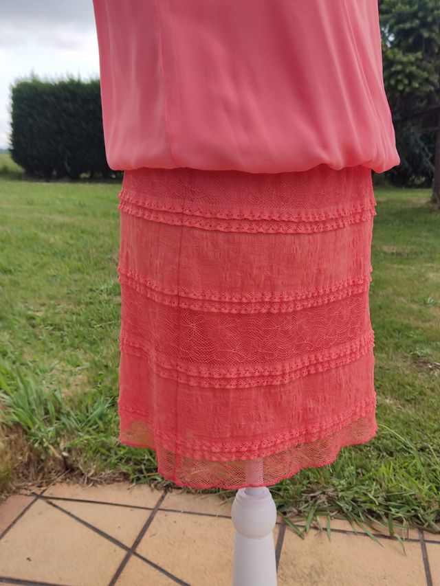 🌺Divino vestido coral cuerpo de seda falda blonda