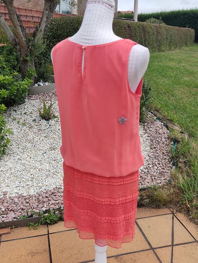 🌺Divino vestido coral cuerpo de seda falda blonda