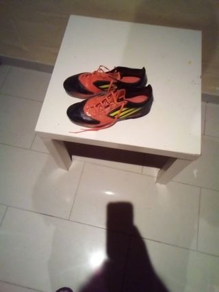 Compra Zapatillas de fútbol talla 43 online baratas | Tendencias 2022 en  Shopalike.es