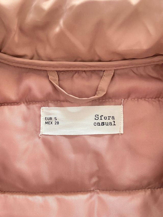 Chaleco rosa y negro. Sfera.