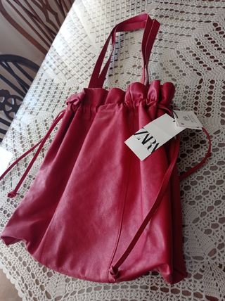 Bolso piel zara de segunda mano por 29 EUR en Huelva en WALLAPOP