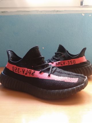 ADIDAS YEEZY BOOST 350 V2 NEGRAS ROJAS de segunda mano por 50 EUR en  Palencia en WALLAPOP