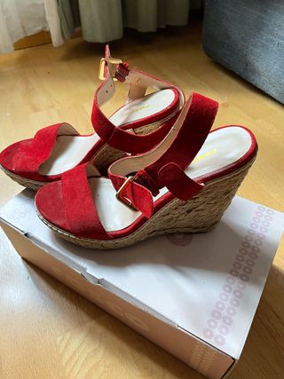 Sandalias de plataforma rojas de segunda mano en WALLAPOP