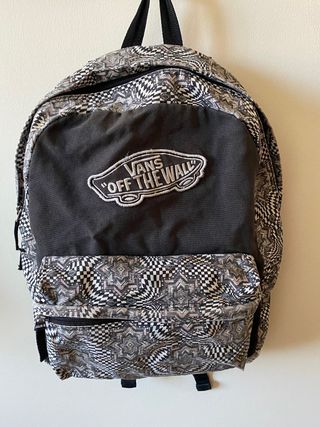 Mochila Vans de segunda mano por 10 EUR en Santa Cruz de Tenerife en  WALLAPOP