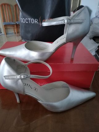 Sandalias de fiesta poco tacón de segunda mano en WALLAPOP