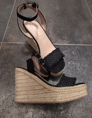 Marypaz sandalias negras, cuña de segunda mano por 12 EUR en Zarautz en  WALLAPOP