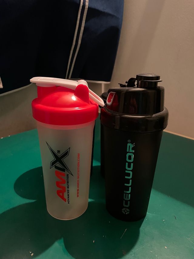 4 mezcladores de 700ml por 5€ los cuatro.