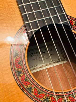 Guitarra alhambra 4p de segunda mano por 480 EUR en Guadalajara en WALLAPOP