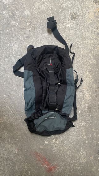 Mochila quechua arpenaz de 30 litros de segunda mano por 20 EUR en Bilbao  en WALLAPOP