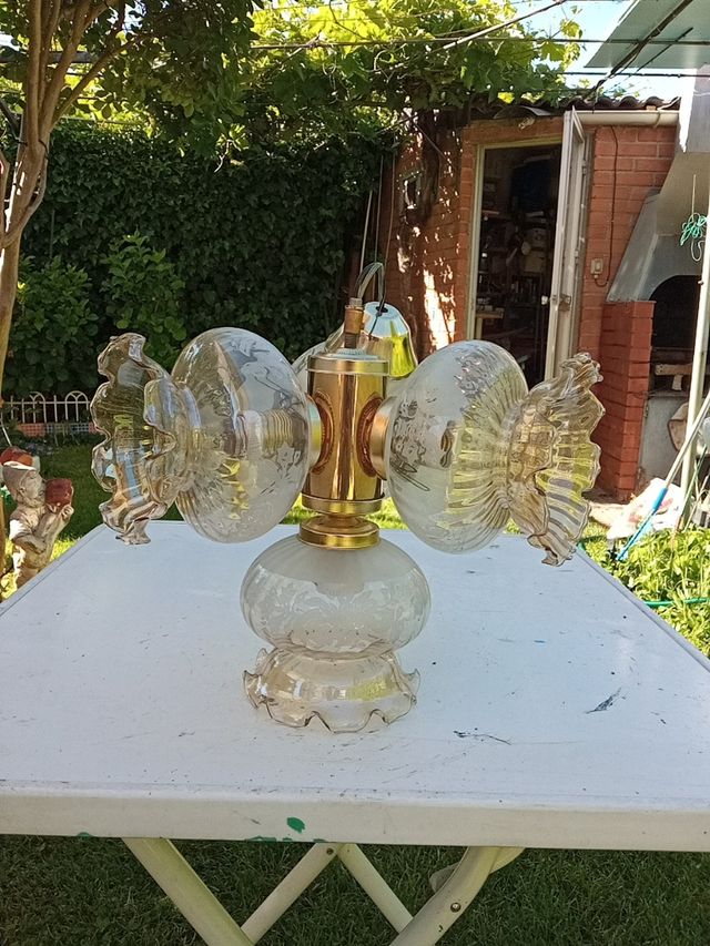 Lampara vintage. Dorada