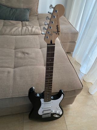 GUITARRA ELECTRICA FENDER SQUIER Segunda mano en Nolotire A Coruña
