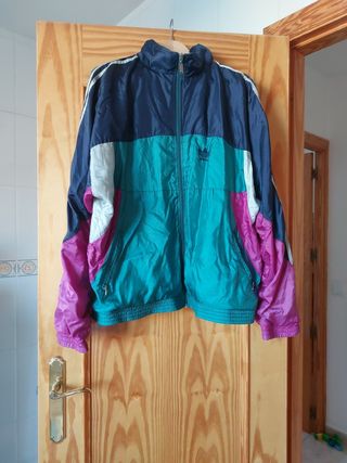 Chaqueta de chándal Adidas de los años 90 de segunda mano por 20 EUR en  Soto del Real en WALLAPOP