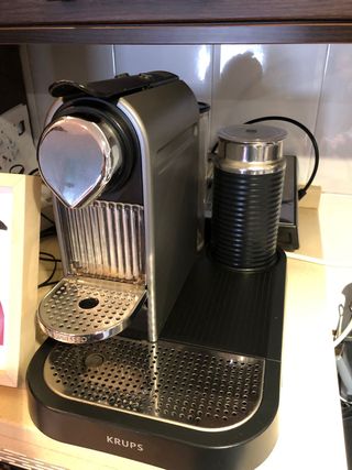 Cafetera Nespresso de segunda mano en Fuengirola en WALLAPOP