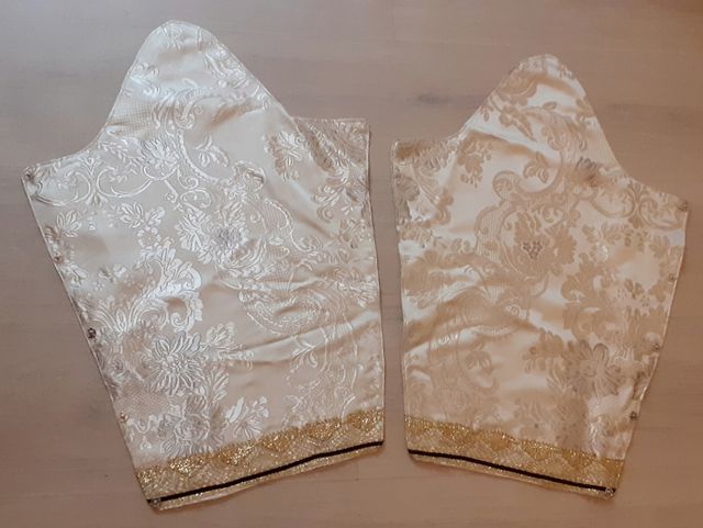 Saya para Virgen de tamaño natural.