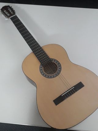 Guitarra española de segunda mano por 35 EUR en La Manga del Mar Menor en  WALLAPOP