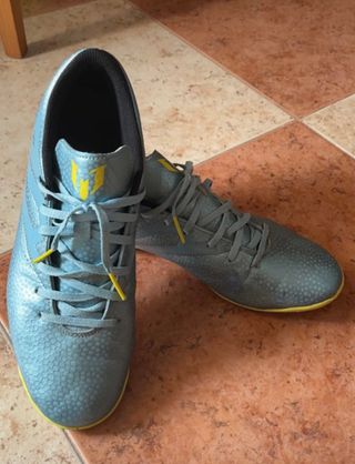 Botas de fútbol sala de segunda mano en WALLAPOP
