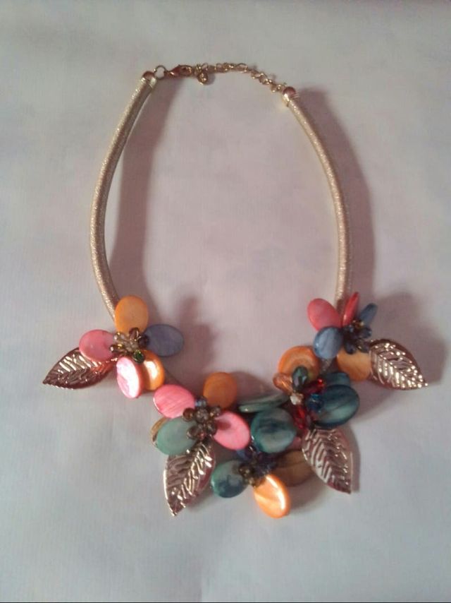 Collar de flores
