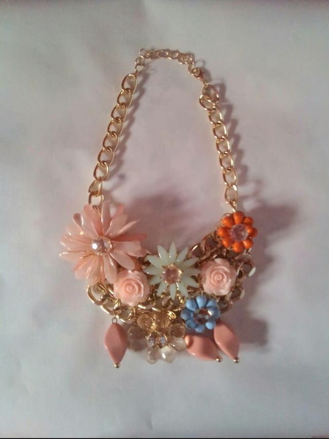 Collar de flores
