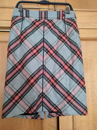 Falda Zara de cuadros de segunda mano en WALLAPOP