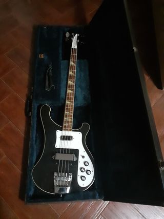 Bajo Rickenbacker de segunda mano en WALLAPOP