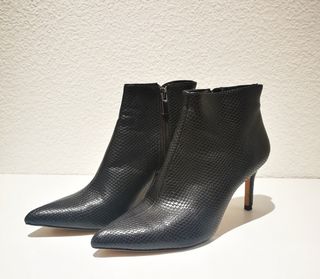 Botines de tacón fino de segunda mano en WALLAPOP