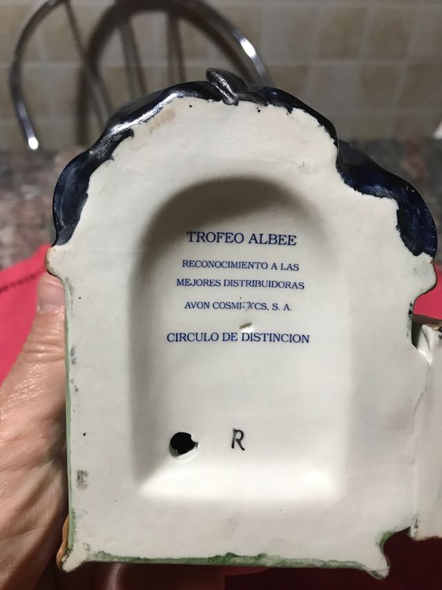 Figura antigua Avon de Sra Albee porcelana 