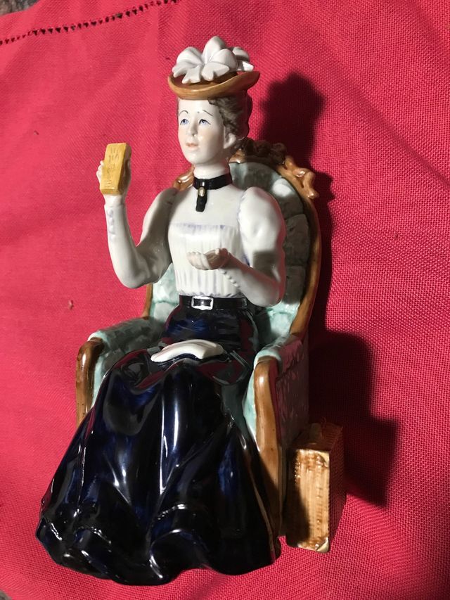 Figura antigua Avon de Sra Albee porcelana 