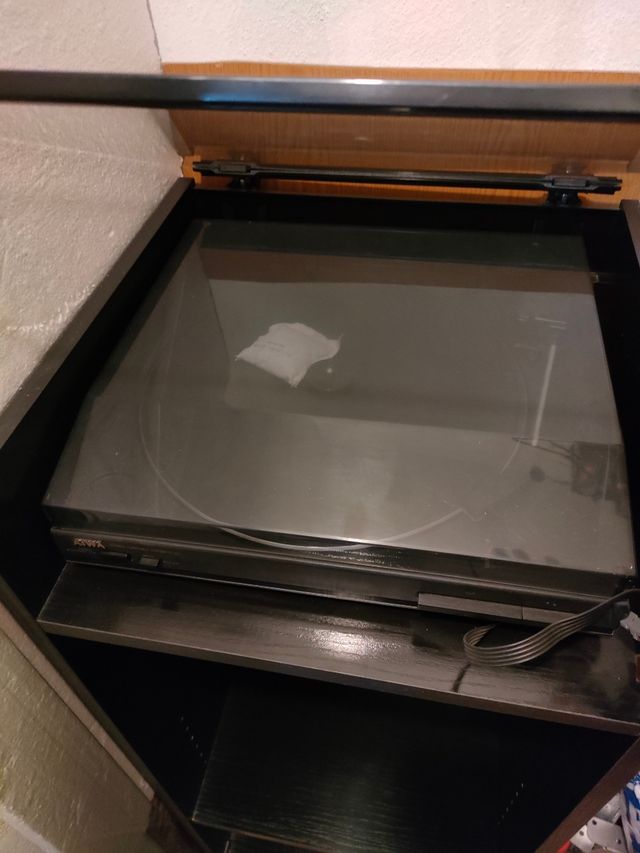 Cadena de música Aiwa con tocadiscos