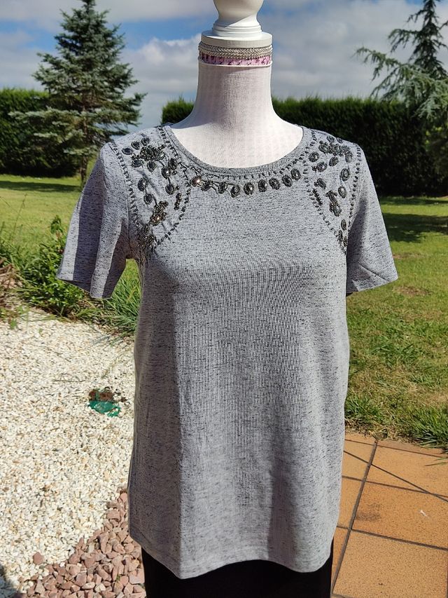 🌺 Bonita camiseta gris jaspeado abalorios platead