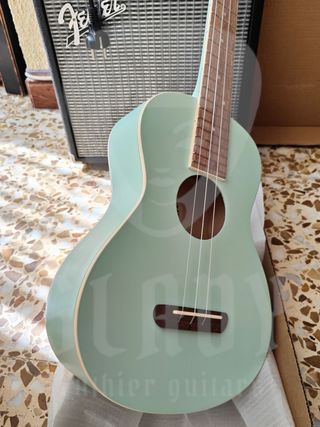 ukelele Fender tenor 4 cuerdas avalon sg