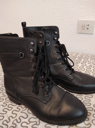 Botines de tacón con cordones de segunda mano en WALLAPOP