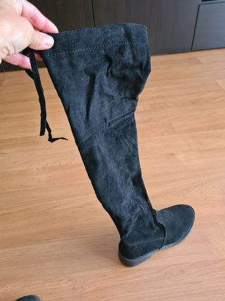 Botas altas planas de segunda mano en WALLAPOP