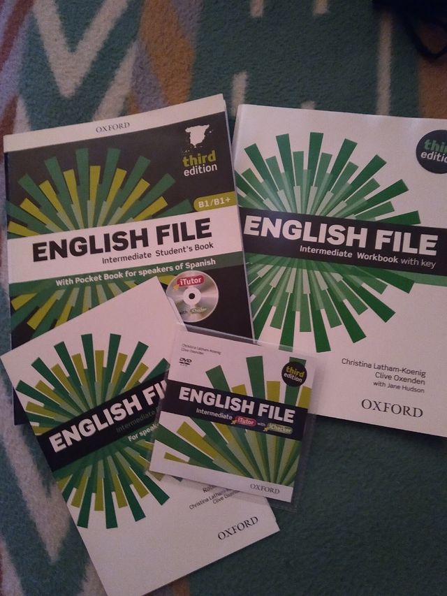 Lote Libro English File B1 y otros dos libros