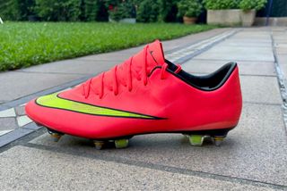 Botas de fútbol de segunda mano en WALLAPOP