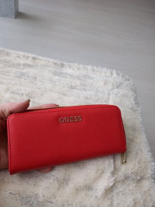 Monedero Guess de segunda mano en WALLAPOP