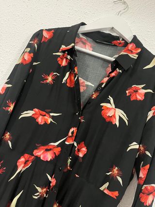 Vestido Amapolas zara de segunda mano por 15 EUR en Madrid en WALLAPOP