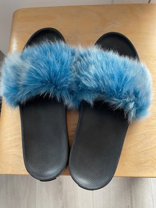 UGG chanclas peluche de segunda mano por 20 EUR en Pozuelo de Alarcón en  WALLAPOP