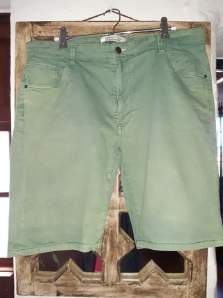 Bermudas hombre Springfield. Color verde. de segunda mano por 2 EUR en  Ciutadella de Menorca en WALLAPOP