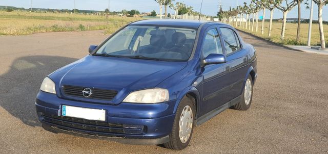 Opel Astra 2002 de segunda mano por 2.400 EUR en Viloria de La