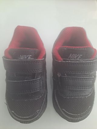 Zapatillas Nike número 19,5 de segunda mano por 15 EUR en Rivas-Vaciamadrid  en WALLAPOP