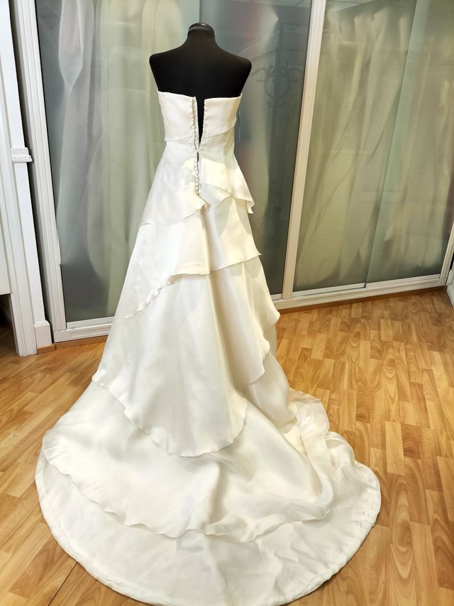 vestido palabra de honor organza