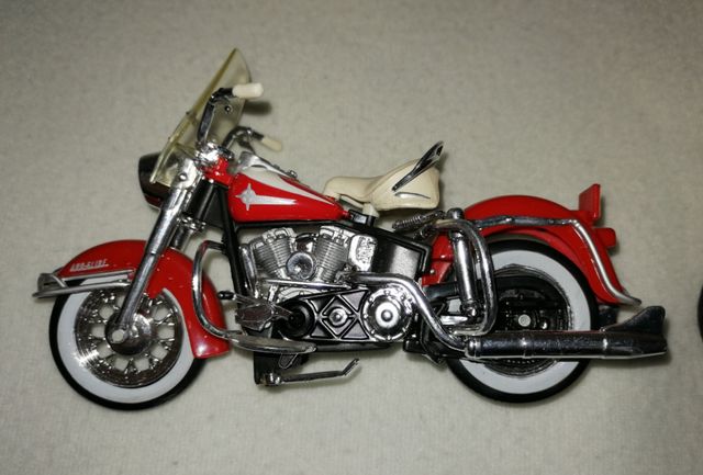 Lote 8 Harley Davidson