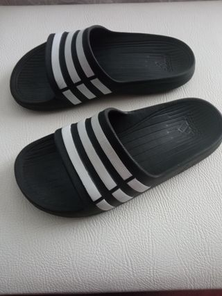 Chanclas Adidas de segunda mano en WALLAPOP