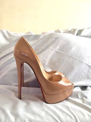 Zapatos Louboutin de segunda mano en WALLAPOP