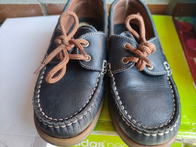 zapatos náuticos de piel.N. 31