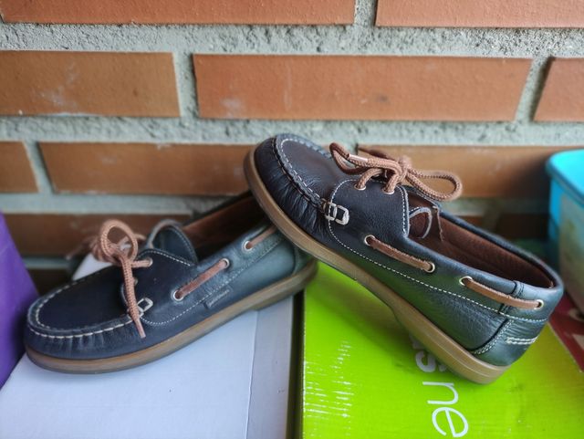 zapatos náuticos de piel.N. 31