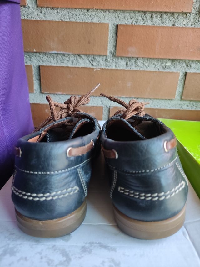 zapatos náuticos de piel.N. 31