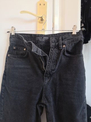 Vaqueros Anchos Stradivarius Tiro alto negros de segunda mano por 9 EUR en  Campo de Criptana en WALLAPOP