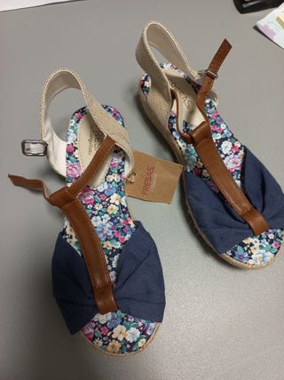 Sandalias n.35 de segunda mano por 20 EUR en Vilagarcía de Arousa en  WALLAPOP