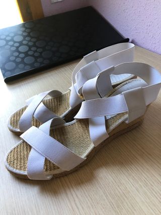 Sandalias esparto blancas plataforma cuña de segunda mano Sandalias esparto blancas plataforma cuña de segunda mano